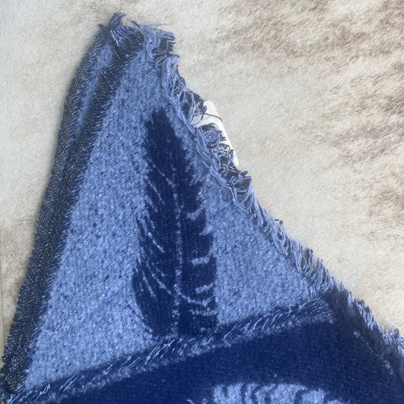 Navy Feathered Patterned Scarf/Cape/Blanket Scarf Reversable 100% Viscose - Picture 8 of 8